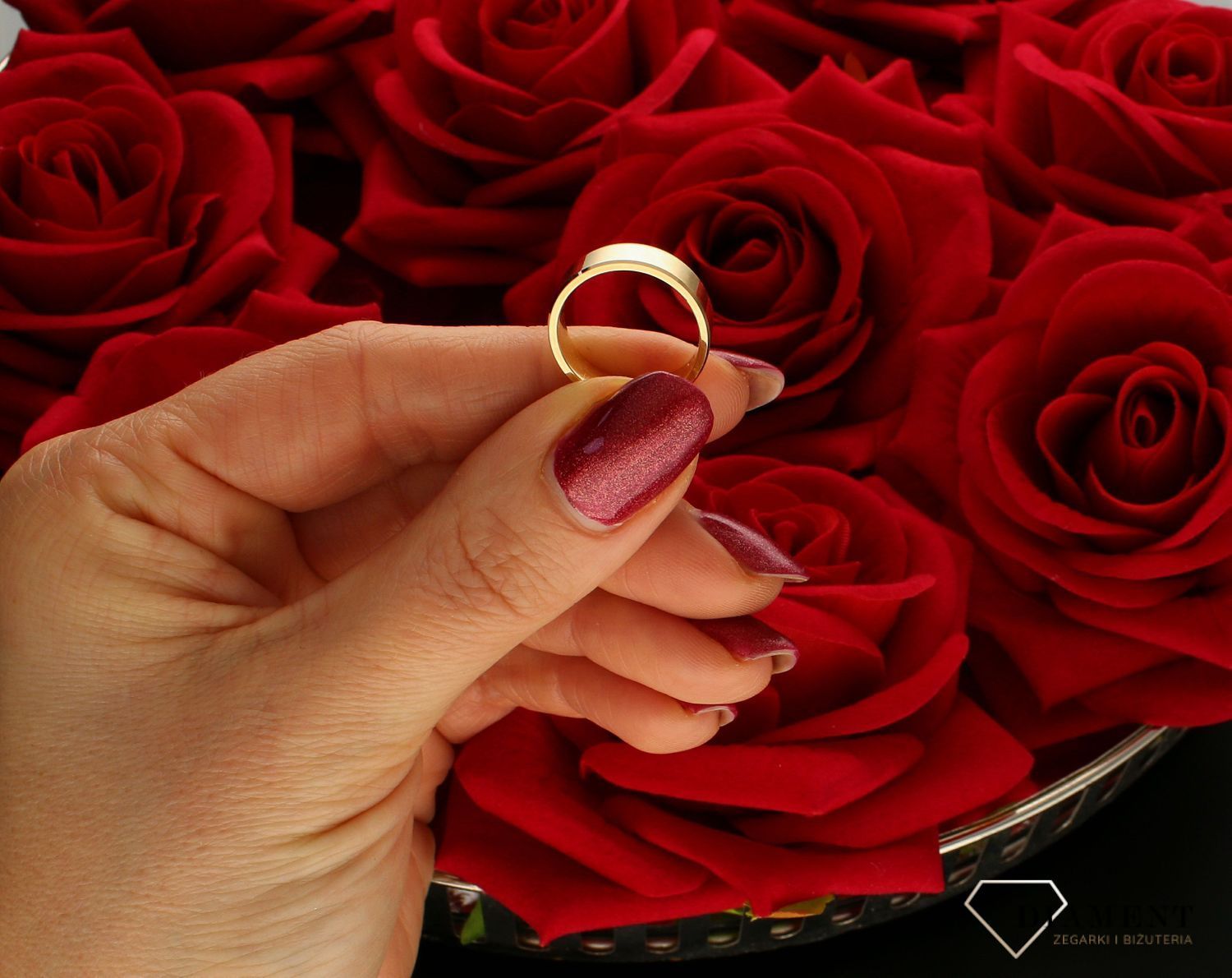 Obrączka ślubna z frezowanymi brzegami, 5 mm – Żółte Złoto 585.jpg